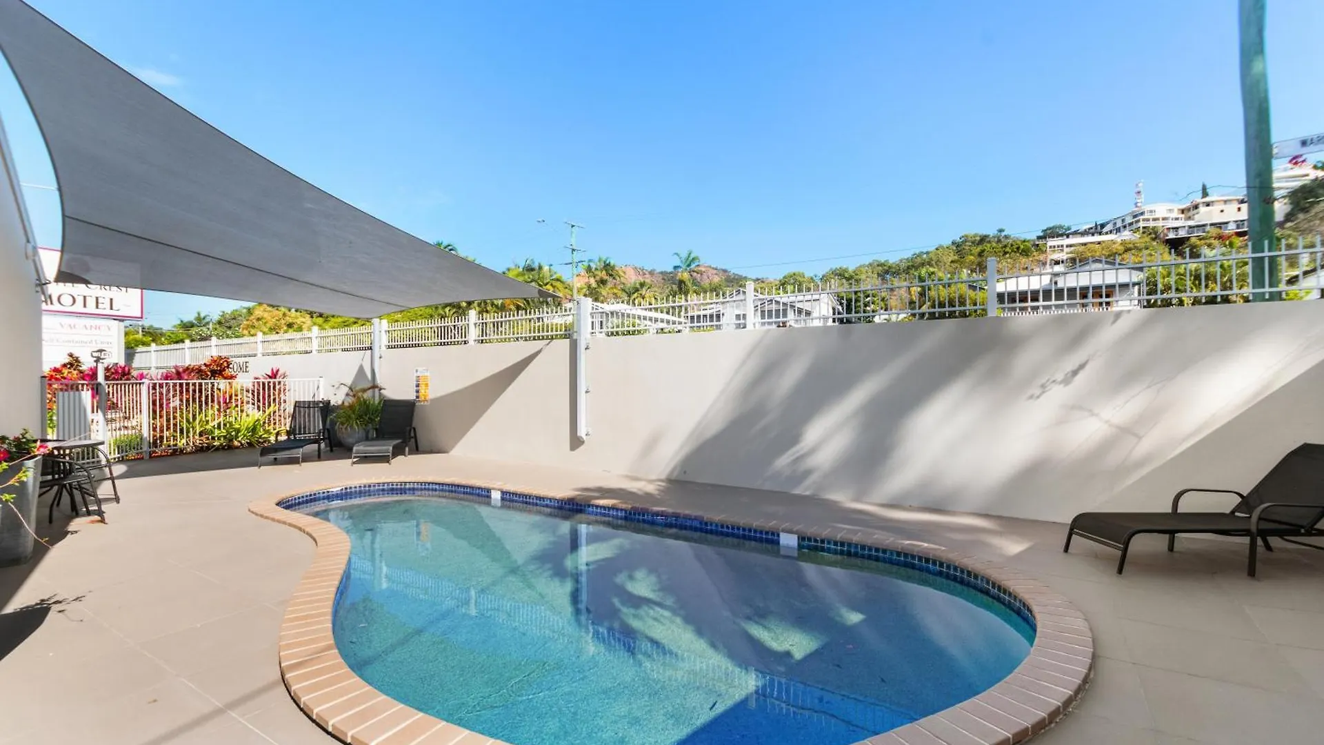Castle Crest Motel Townsville