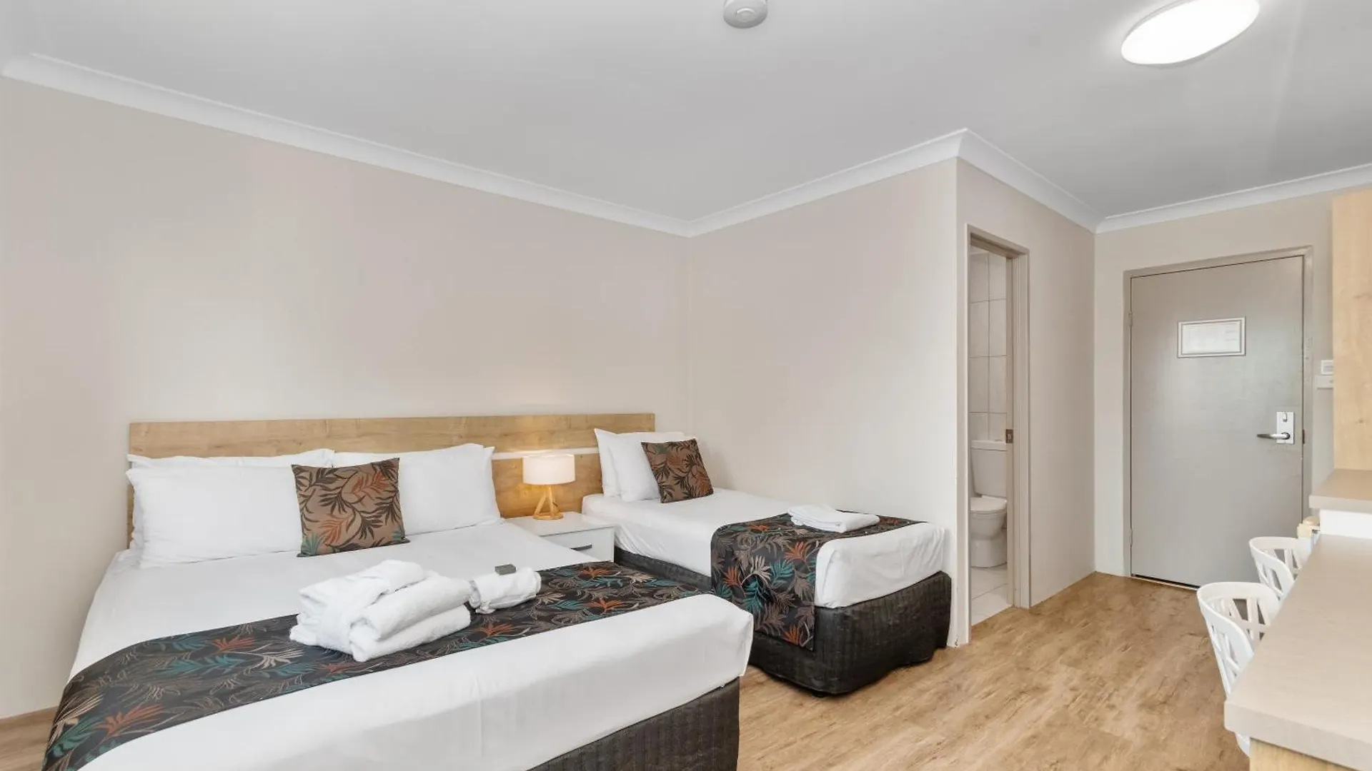 Castle Crest Motel Townsville 4*,