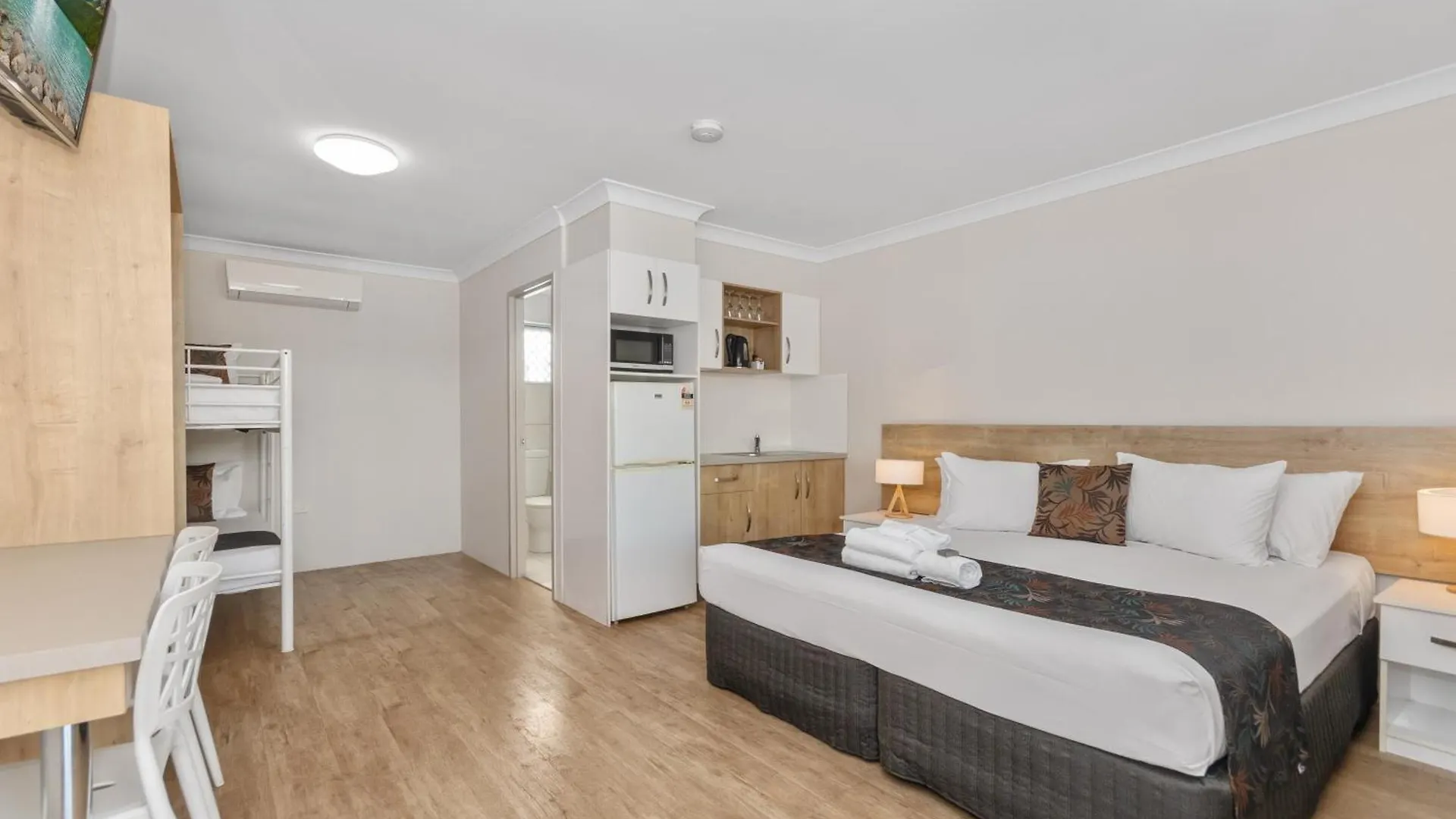 Castle Crest Motel Townsville 4*,